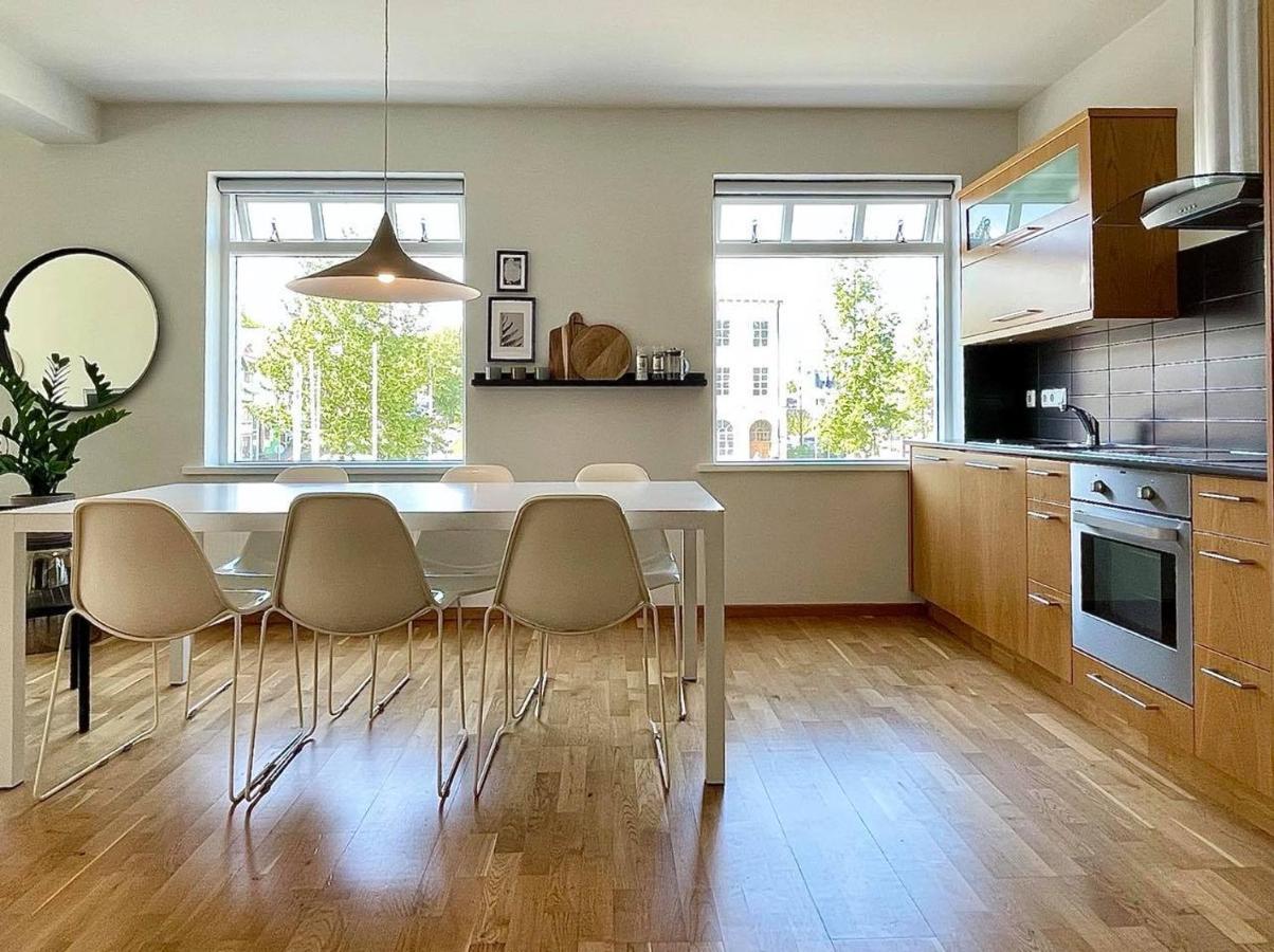 Day Dream Townhall Square Apartments Akureyri Eksteriør billede